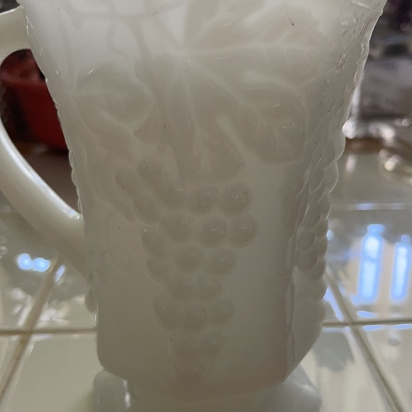 Beautiful milk glass pitcher - Picture 3 of 4